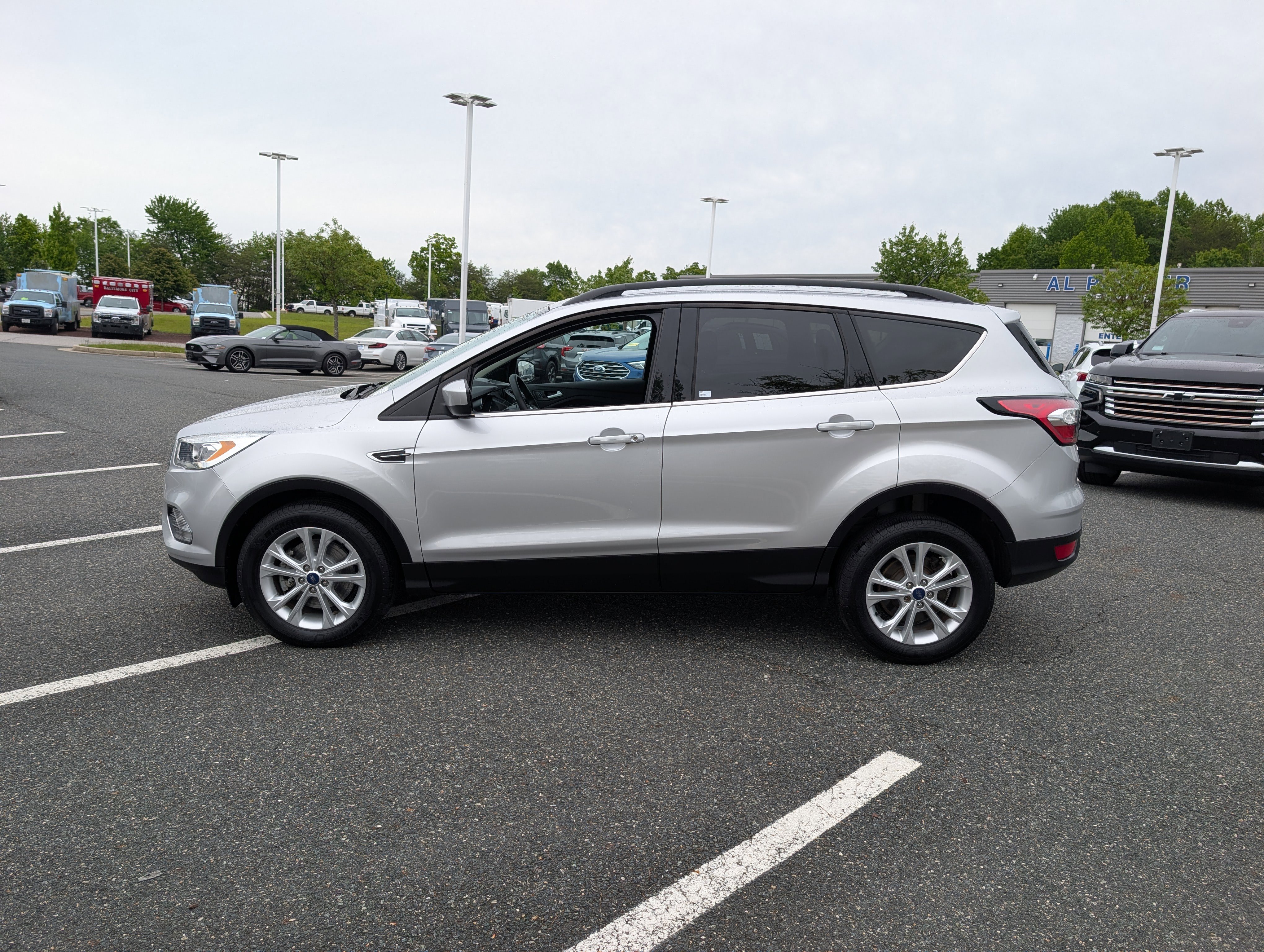 Used 2017 Ford Escape SE w/ Equipment Group 201A AWD/4WD image 6