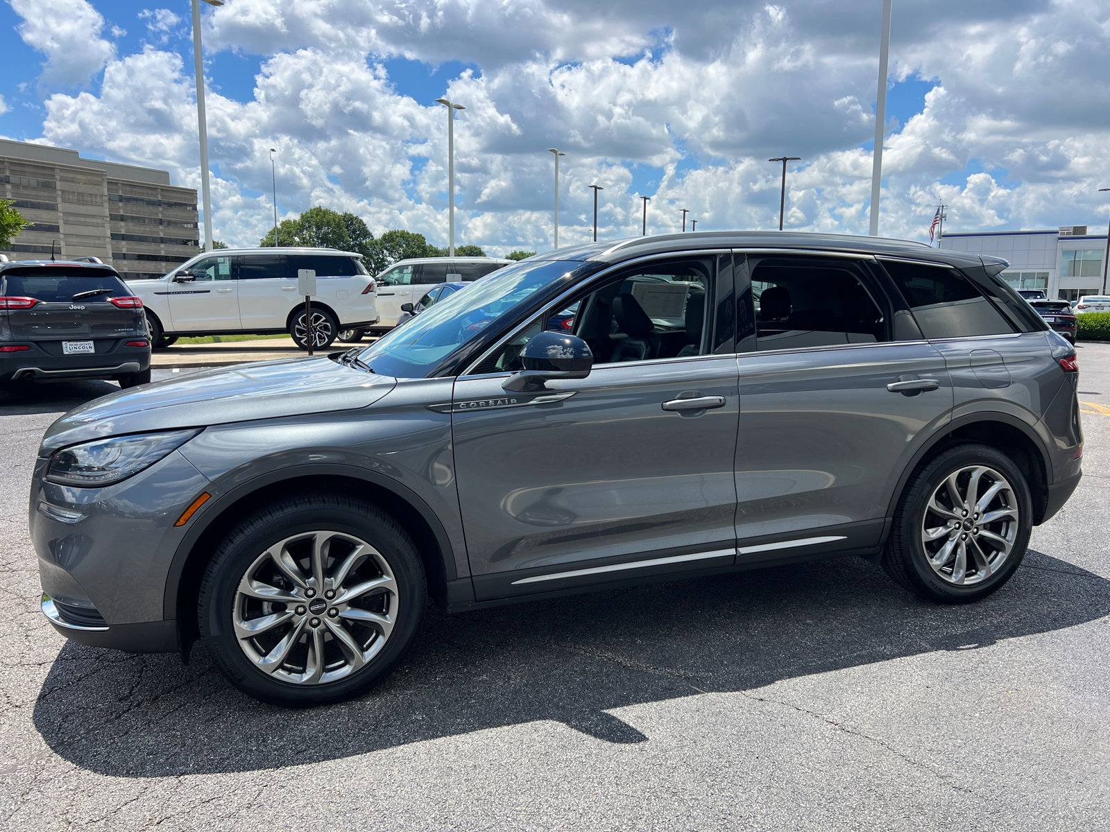 Certified 2022 Lincoln Corsair AWD w/ Premium Package image 3