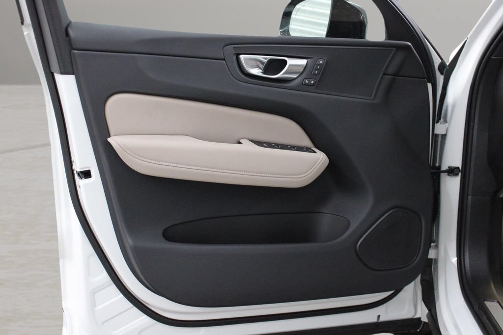 New 2026 Volvo XC60 B5 Core AWD/4WD image 16