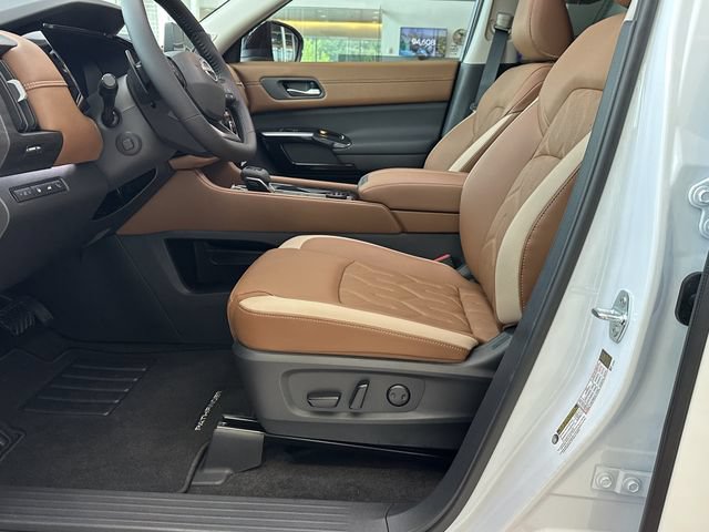 New 2026 Nissan Pathfinder Platinum AWD/4WD image 10