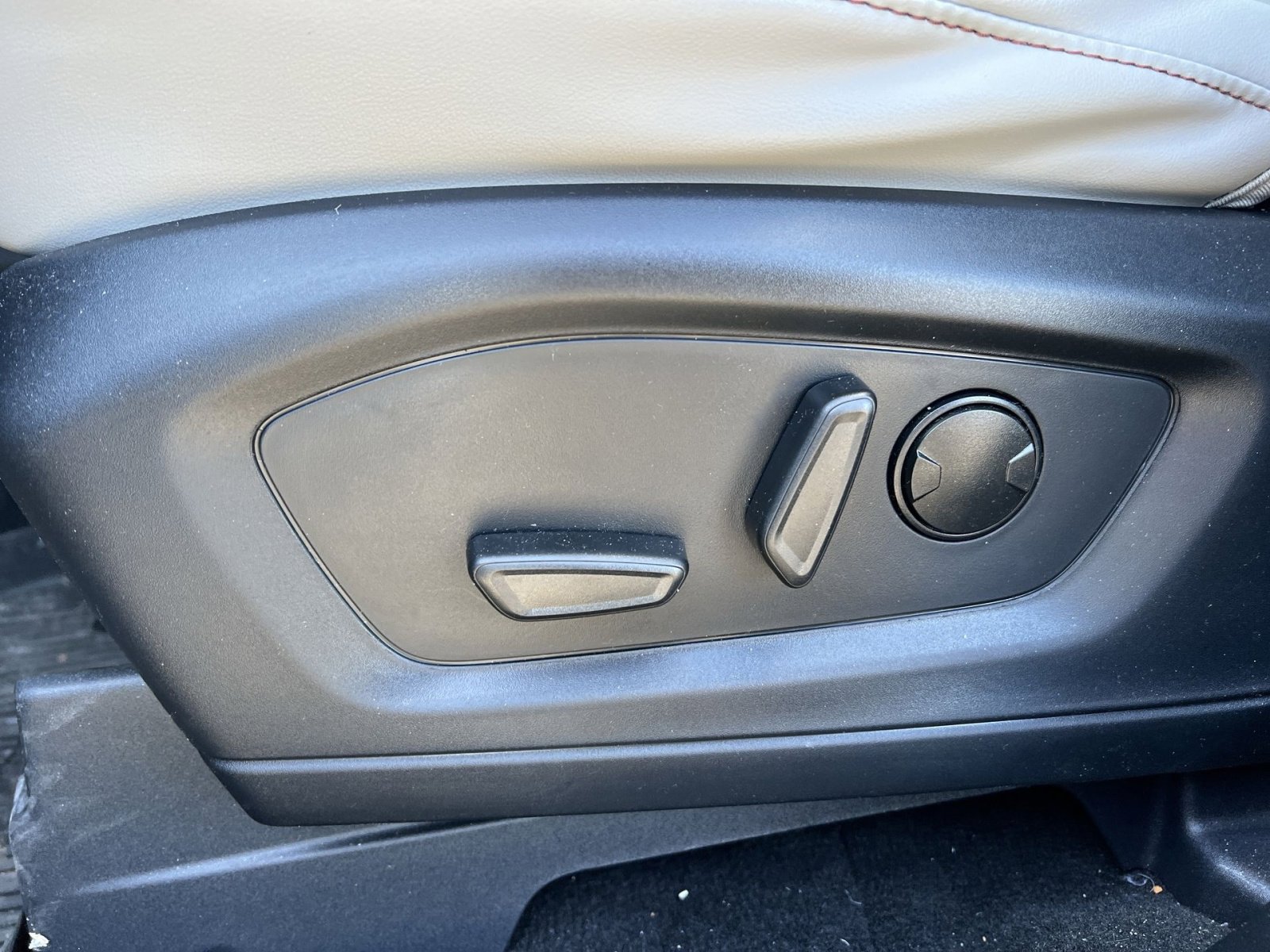 Used 2026 Ford Explorer Active image 14