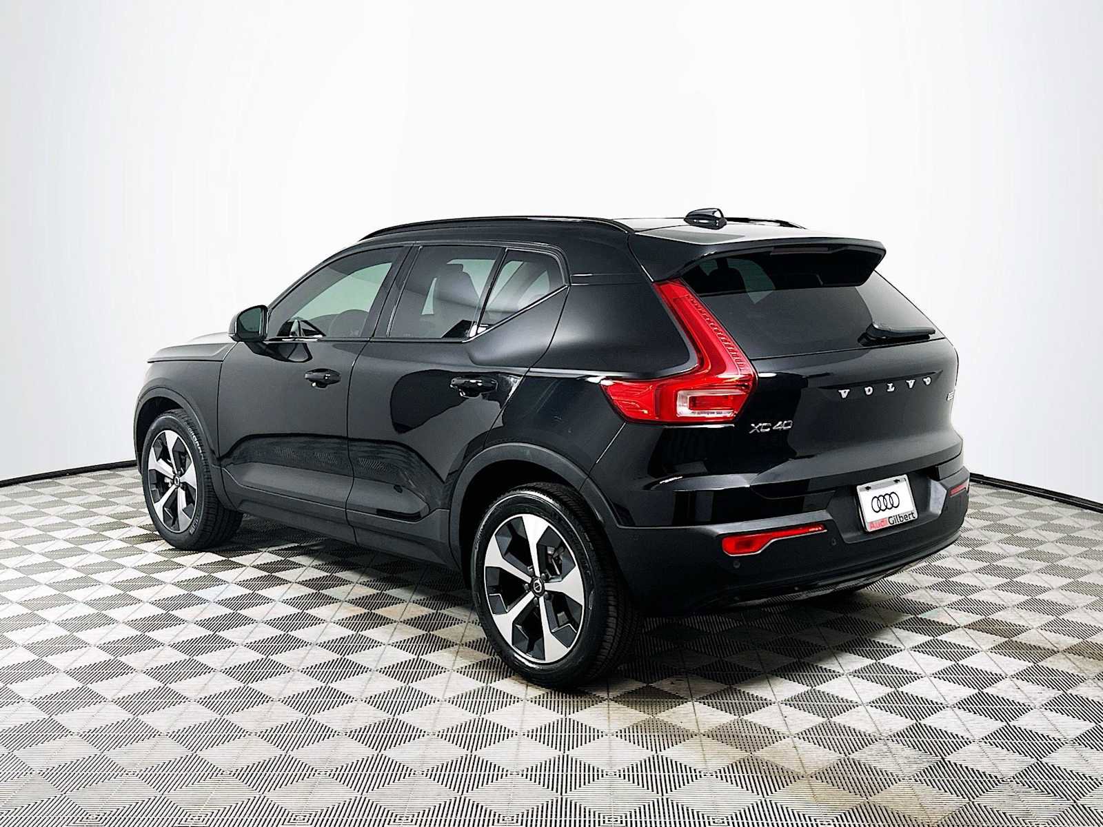 Used 2023 Volvo XC40 B5 Plus w/ Driver Assist Package image 5