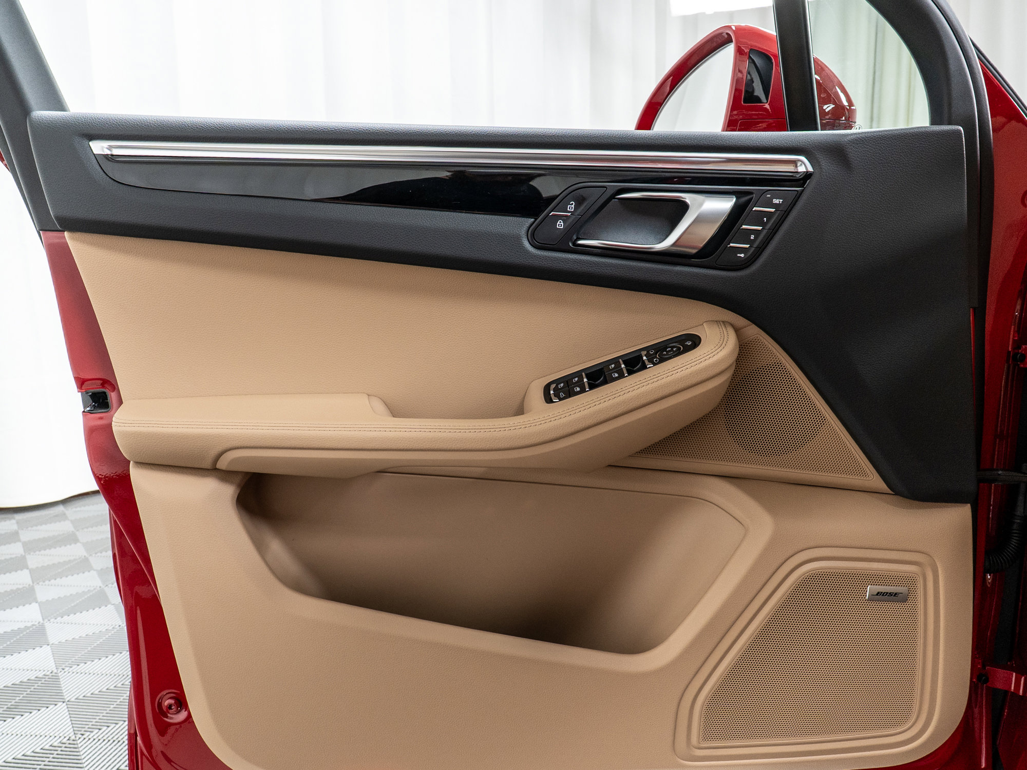 Used 2025 Porsche Macan image 14