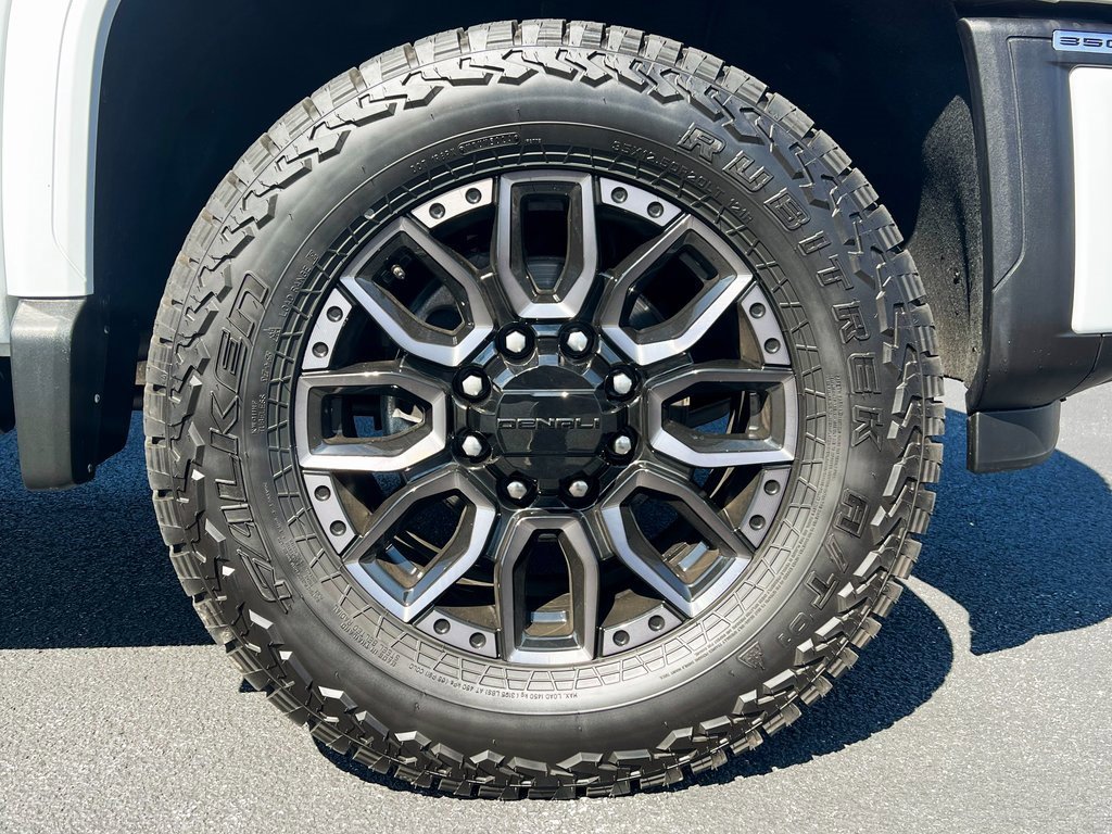 Used 2025 GMC Sierra 3500 Denali Ultimate image 19