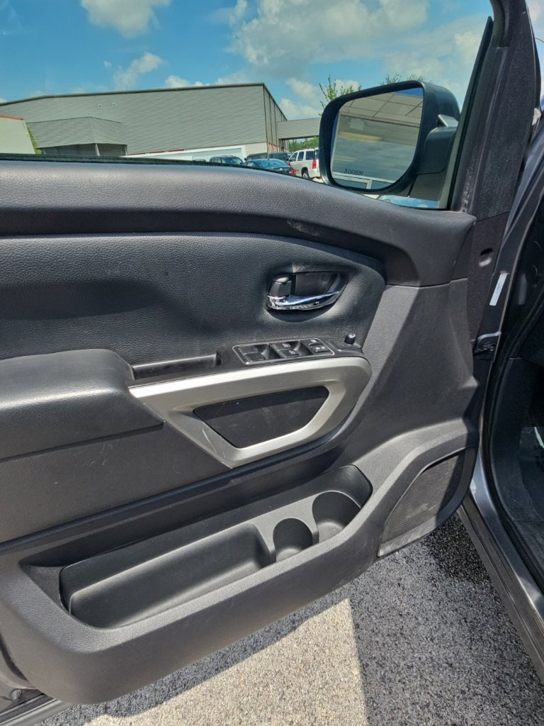 Used 2023 Nissan Titan SV AWD/4WD image 11