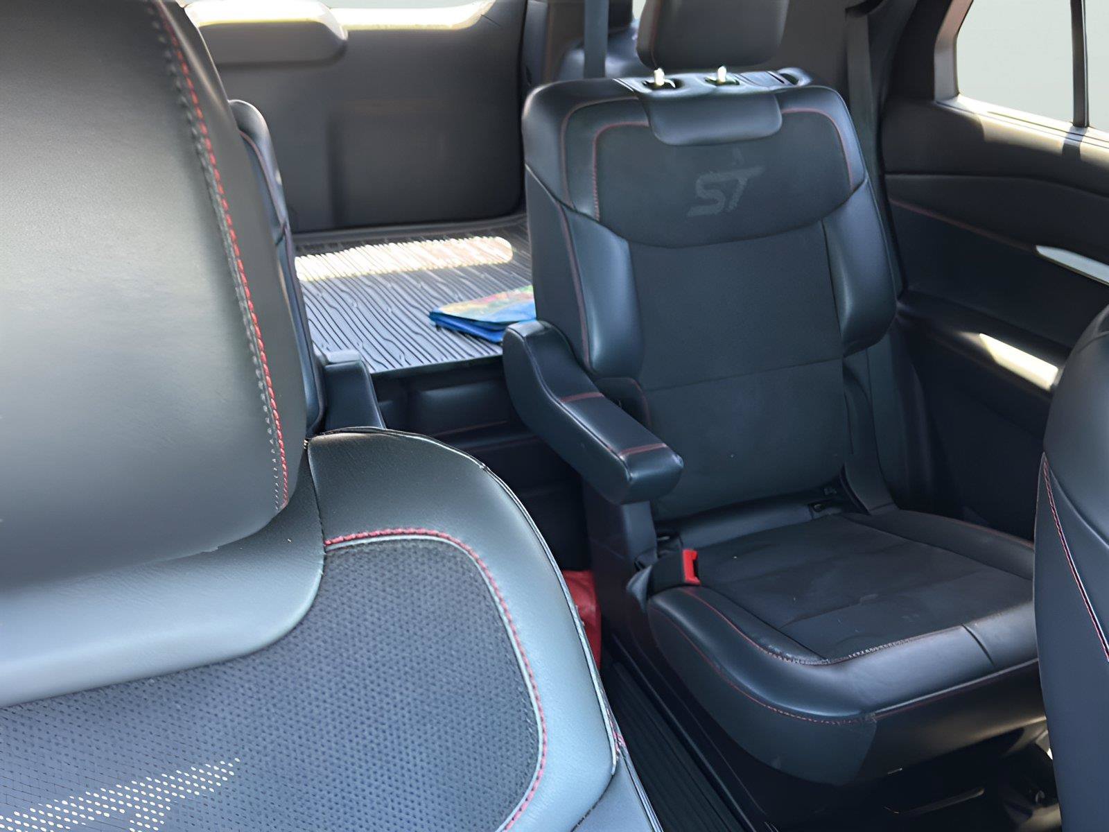 Used 2025 Ford Explorer ST AWD/4WD image 15