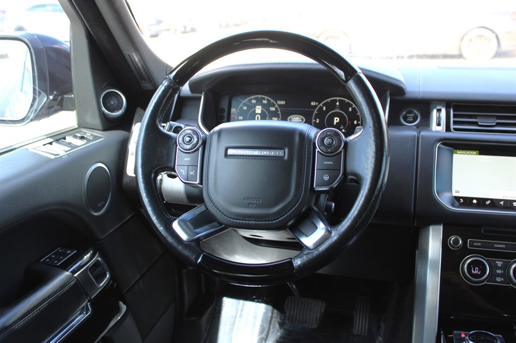 Used 2017 Land Rover Range Rover HSE image 14