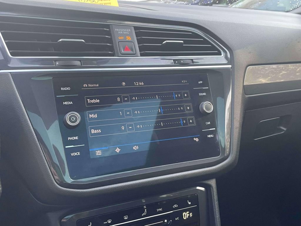 Used 2023 Volkswagen Tiguan SE R-Line image 30