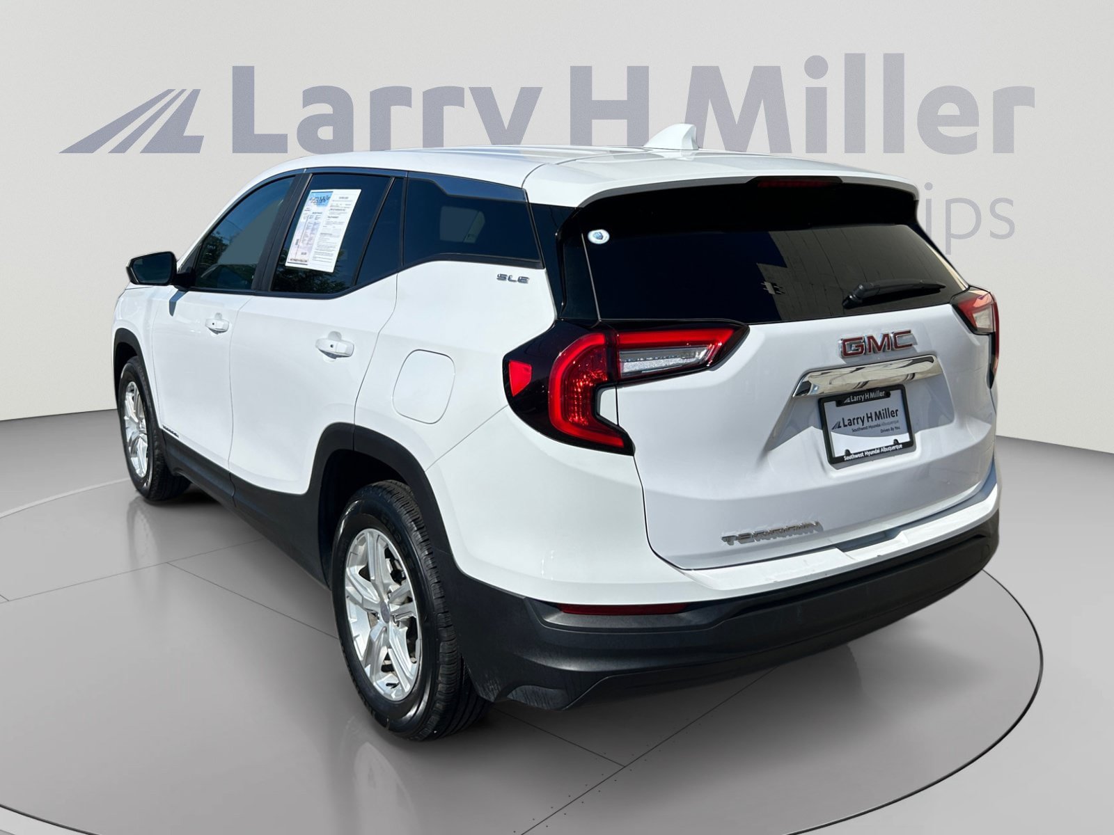 Used 2024 GMC Terrain SLE FWD image 4