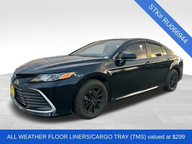 Used 2024 Toyota Camry LE image 3
