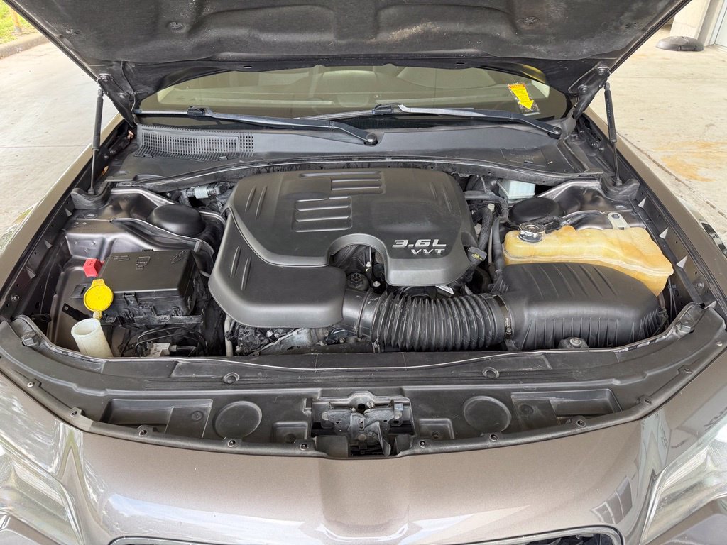 Used 2019 Chrysler 300 Touring w/ Sport Appearance Package RWD image 11