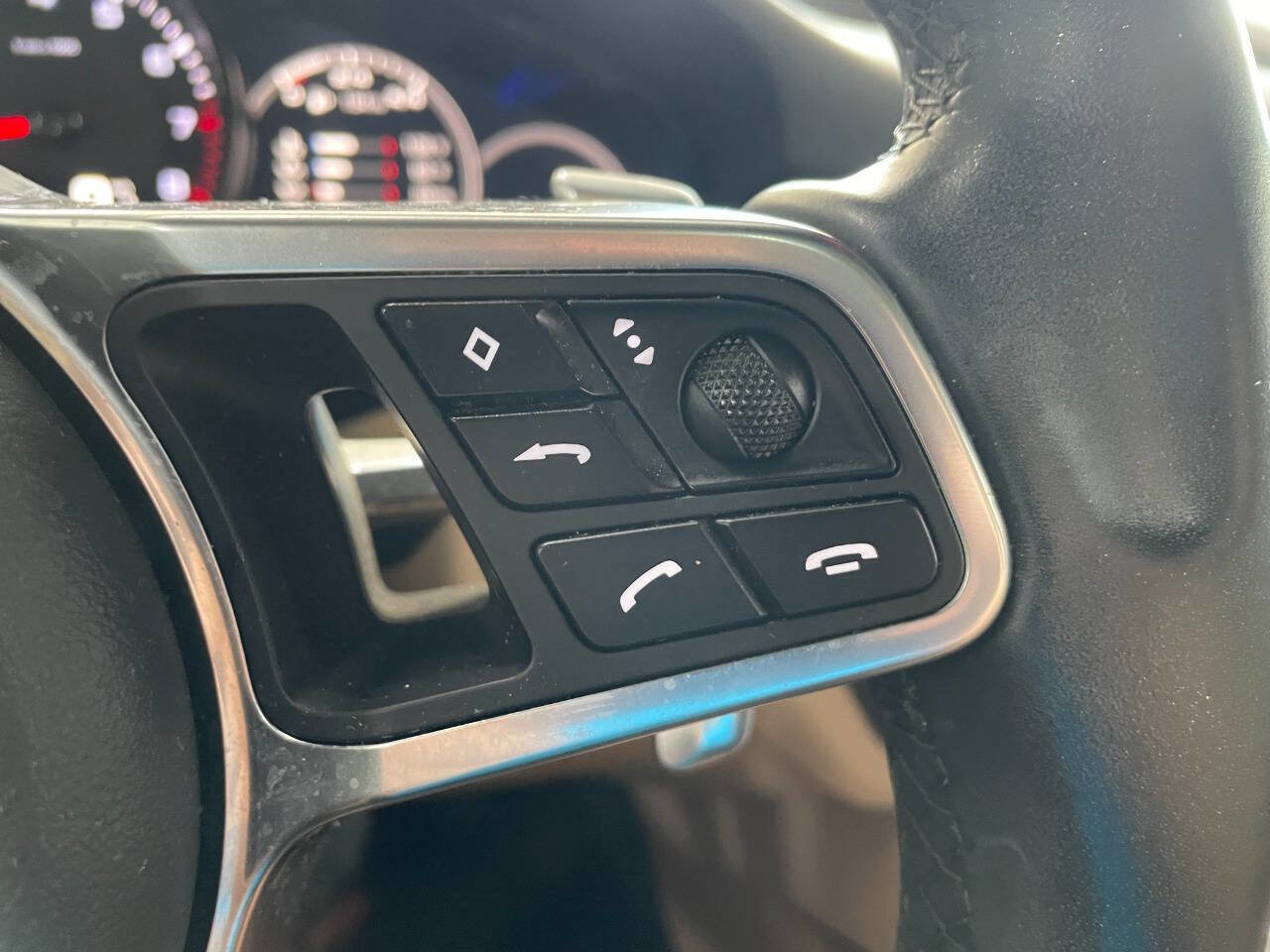 Used 2019 Porsche Cayenne image 40