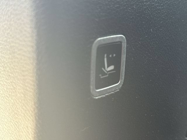 Used 2018 Chrysler Pacifica Limited w/ S Appearance Package FWD image 58