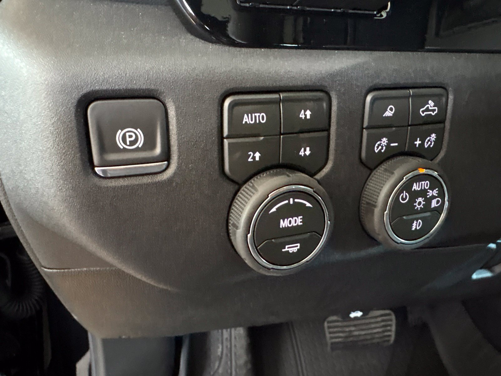 New 2026 Chevrolet Silverado 2500 ZR2 AWD/4WD image 15