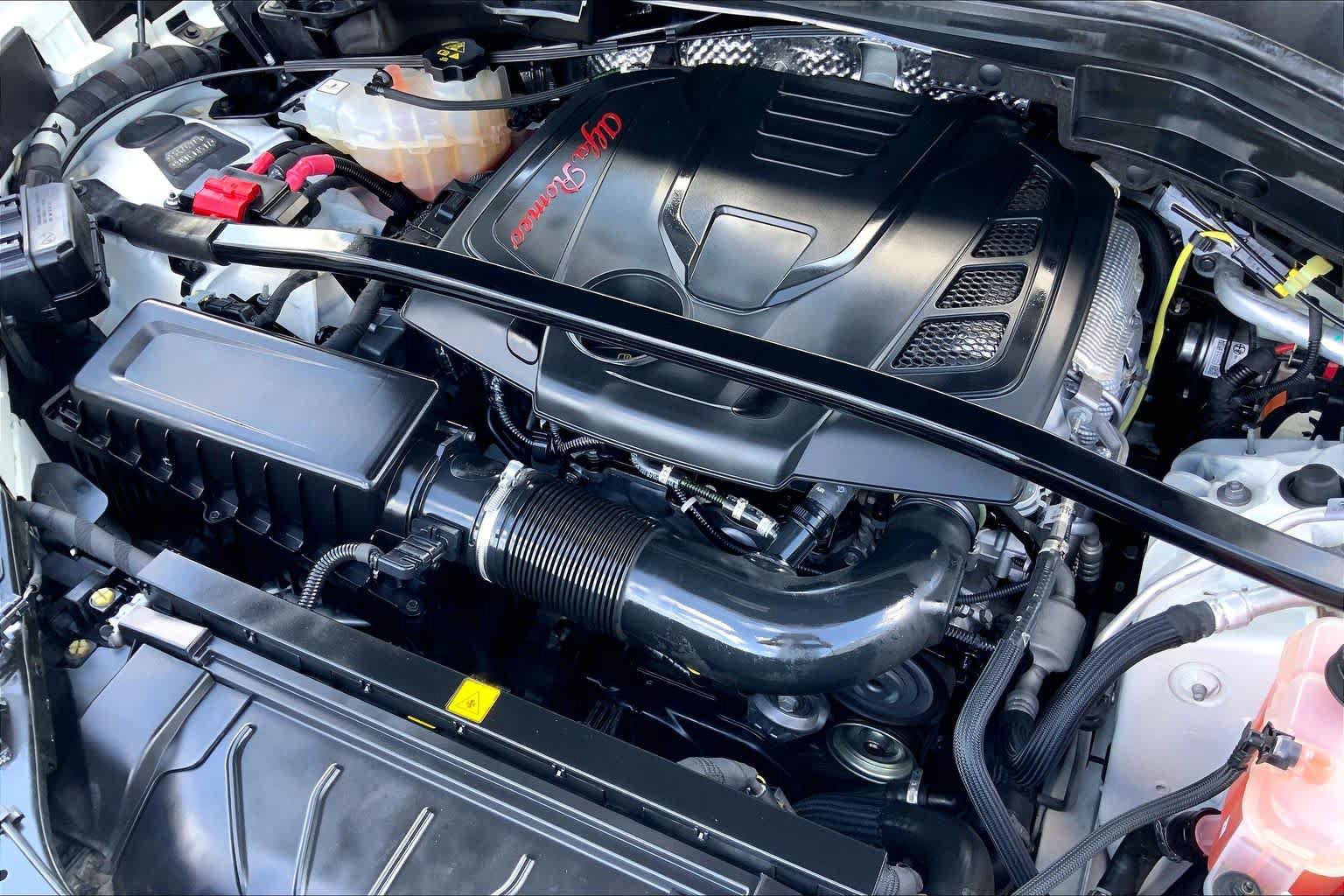 Used 2020 Alfa Romeo Stelvio RWD image 33