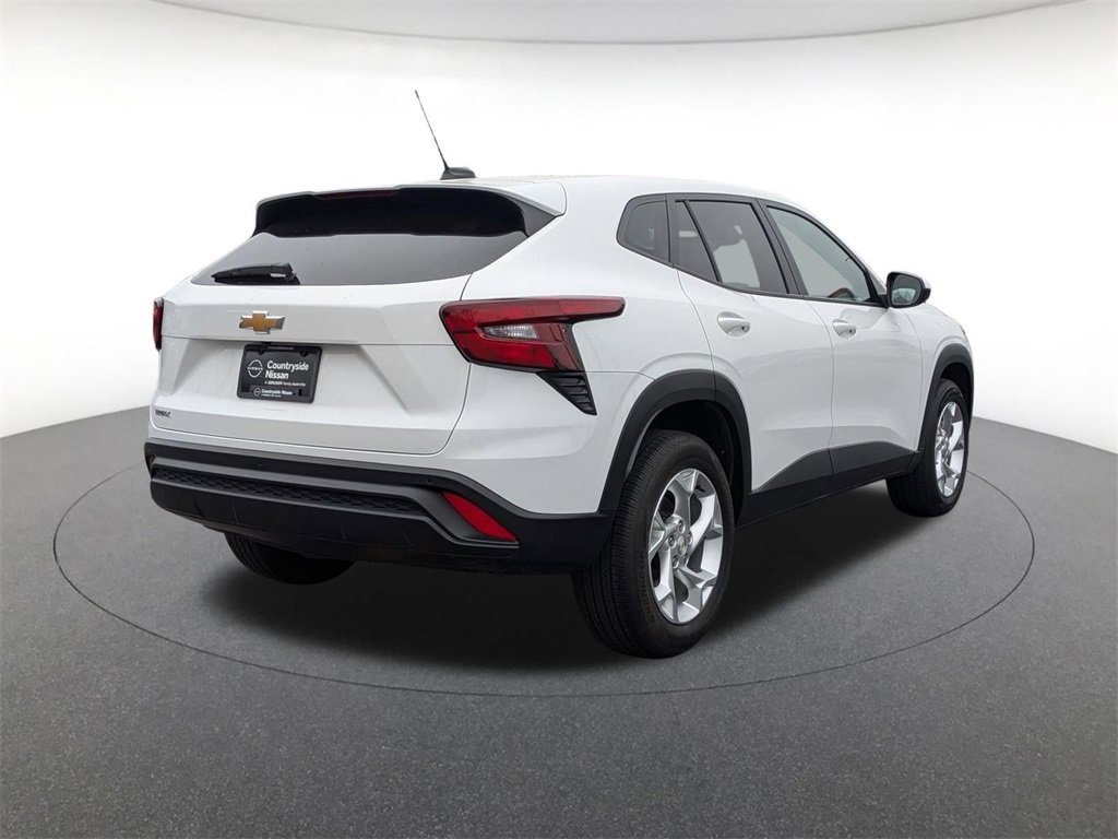 Used 2024 Chevrolet Trax LS w/ LS Convenience Package image 5