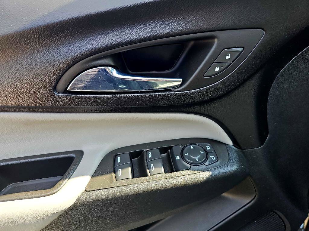Used 2022 Chevrolet Equinox LS image 19