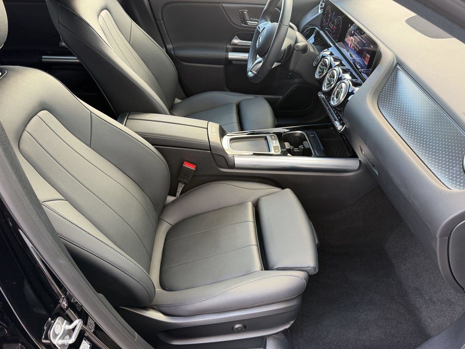 Used 2025 Mercedes-Benz GLA 250 image 26