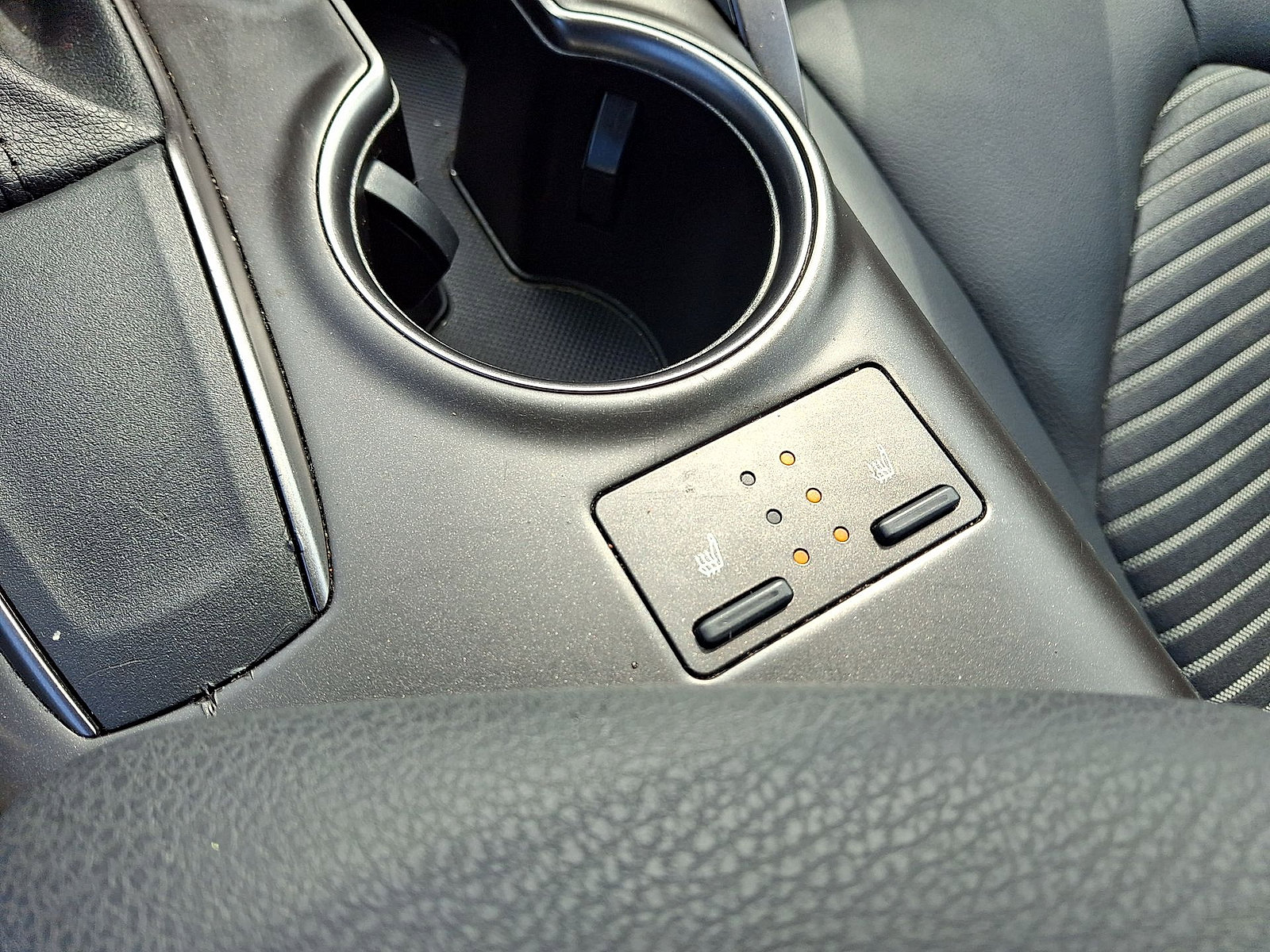 Used 2024 Toyota Camry SE FWD image 19