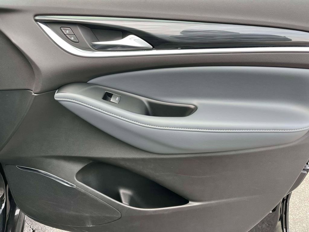 Used 2023 Buick Enclave Essence image 22