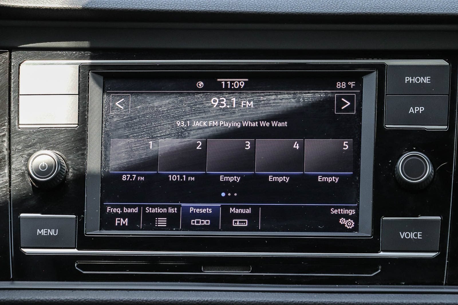 Used 2022 Volkswagen Jetta Sport FWD image 16