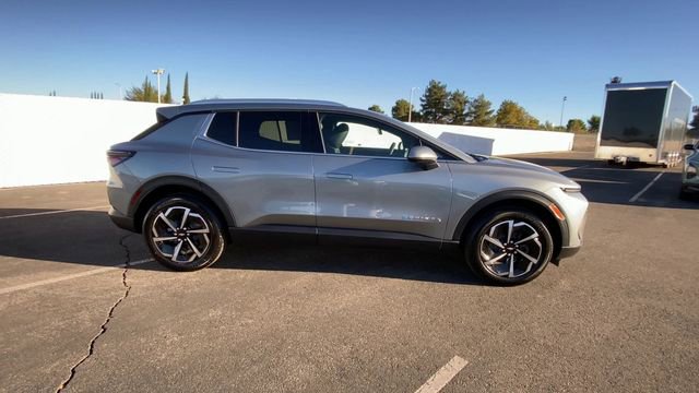New 2026 Chevrolet Equinox EV LT AWD/4WD image 9