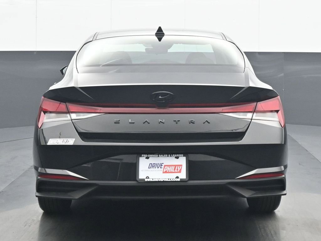 Used 2023 Hyundai Elantra SEL w/ Cargo Package image 5