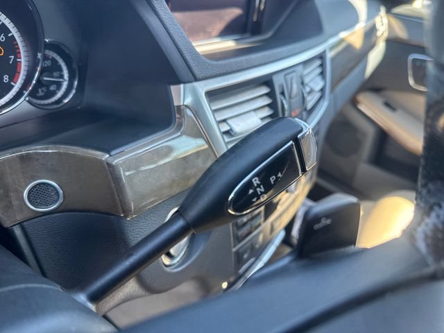 Used 2010 Mercedes-Benz E 550 4MATIC Sedan image 24