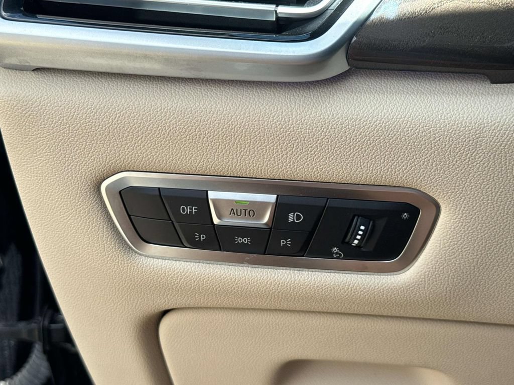 Used 2022 BMW X5 sDrive40i w/ Premium Package RWD image 27