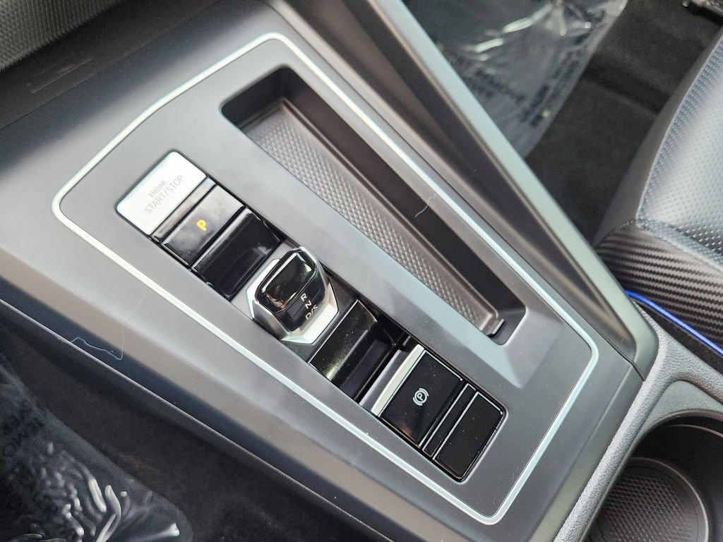 Used 2022 Volkswagen Golf R image 9