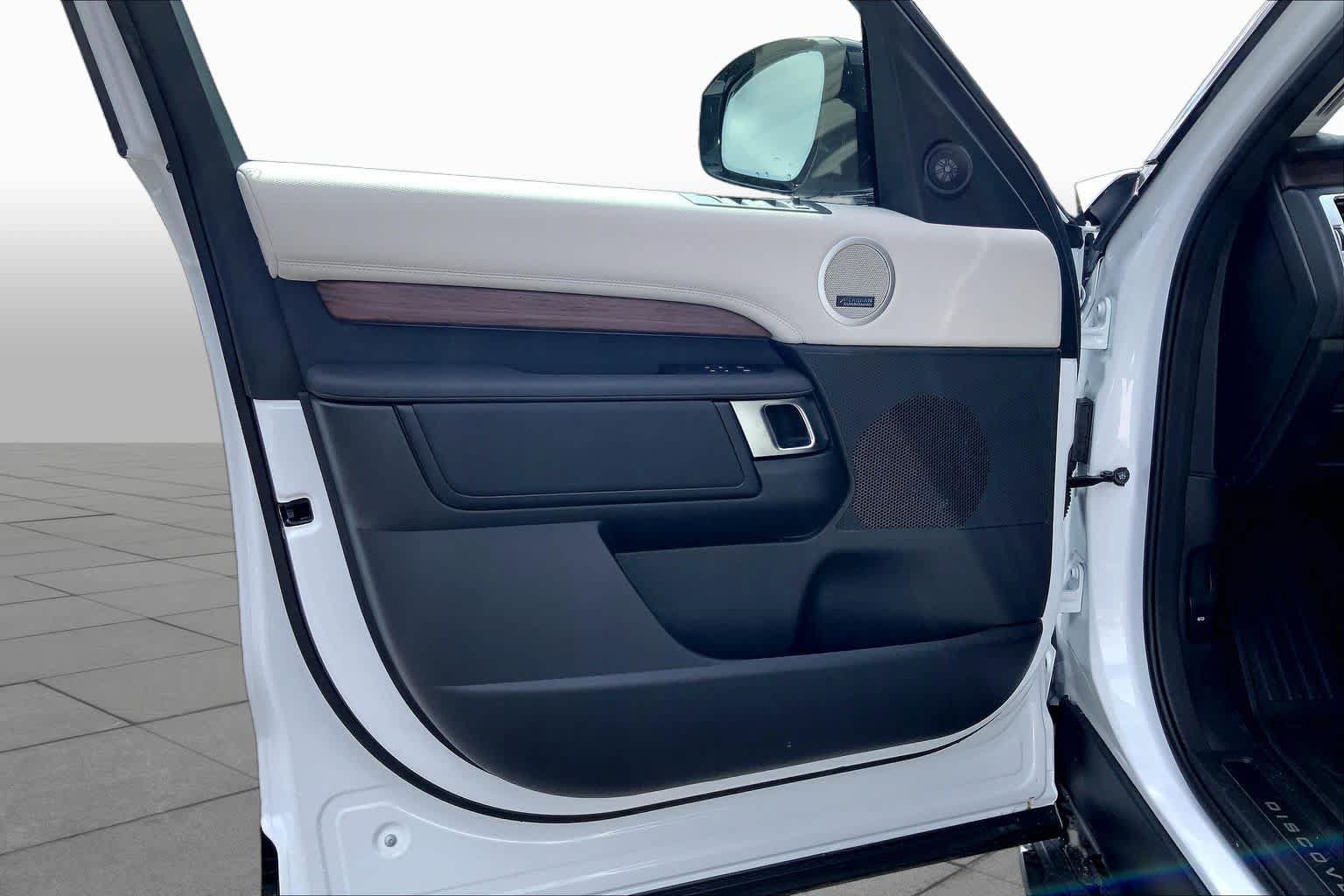 New 2026 Land Rover Discovery Dynamic SE AWD/4WD image 11
