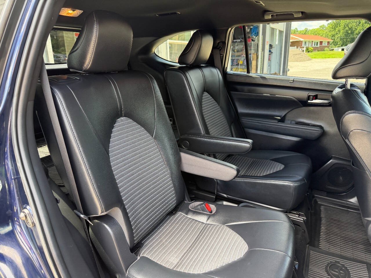 Used 2022 Toyota Highlander XSE AWD/4WD image 19