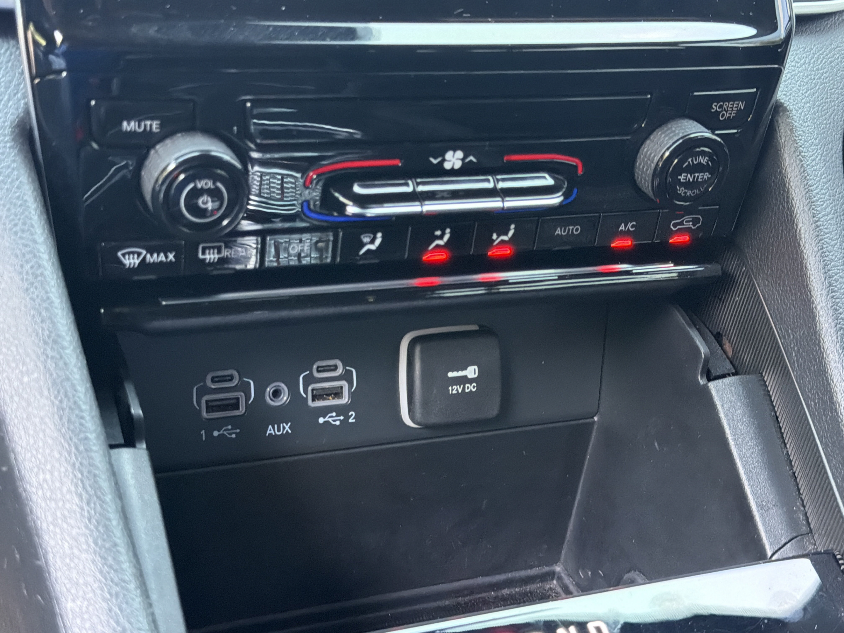 Used 2025 Jeep Grand Cherokee Laredo X RWD image 9
