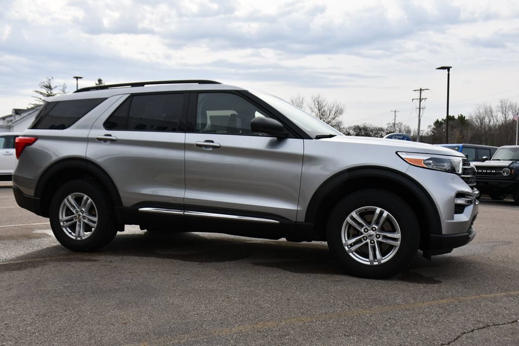 Used 2023 Ford Explorer XLT w/ Equipment Group 202A AWD/4WD image 7