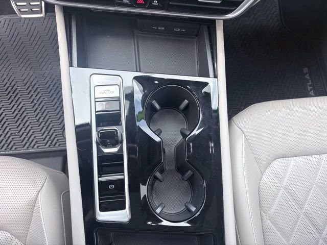 Used 2024 Volkswagen Atlas SEL Premium R-Line image 16