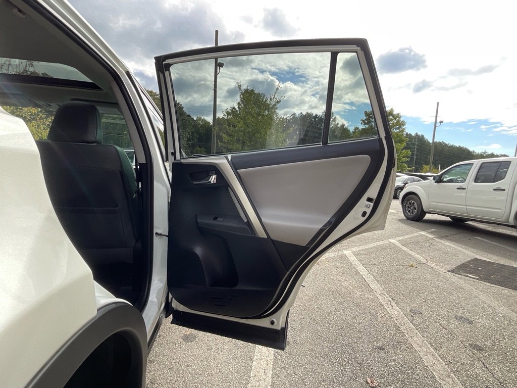 Used 2015 Toyota RAV4 Limited image 43