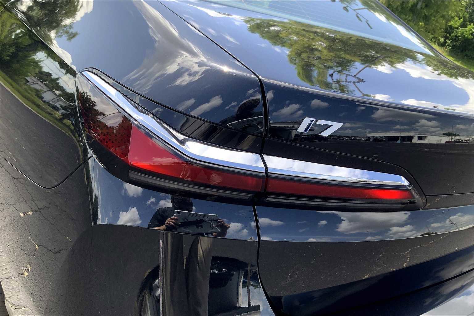 Certified 2025 BMW i7 eDrive50 w/ Premium Package image 15