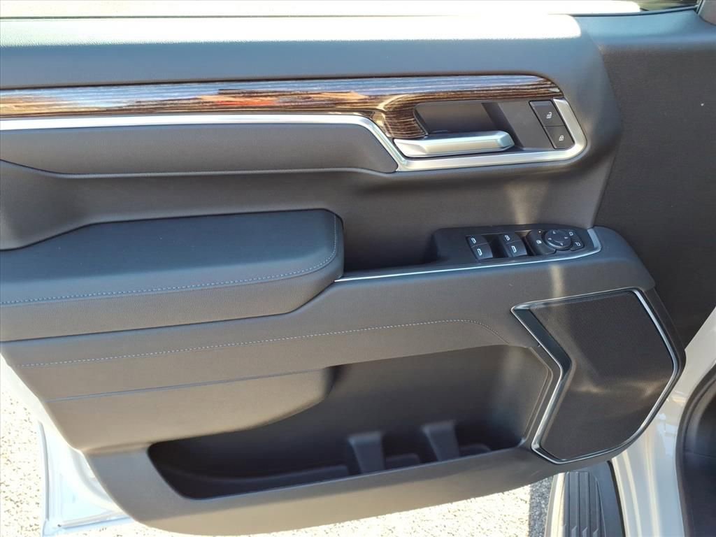 New 2026 GMC Sierra 1500 SLE image 9