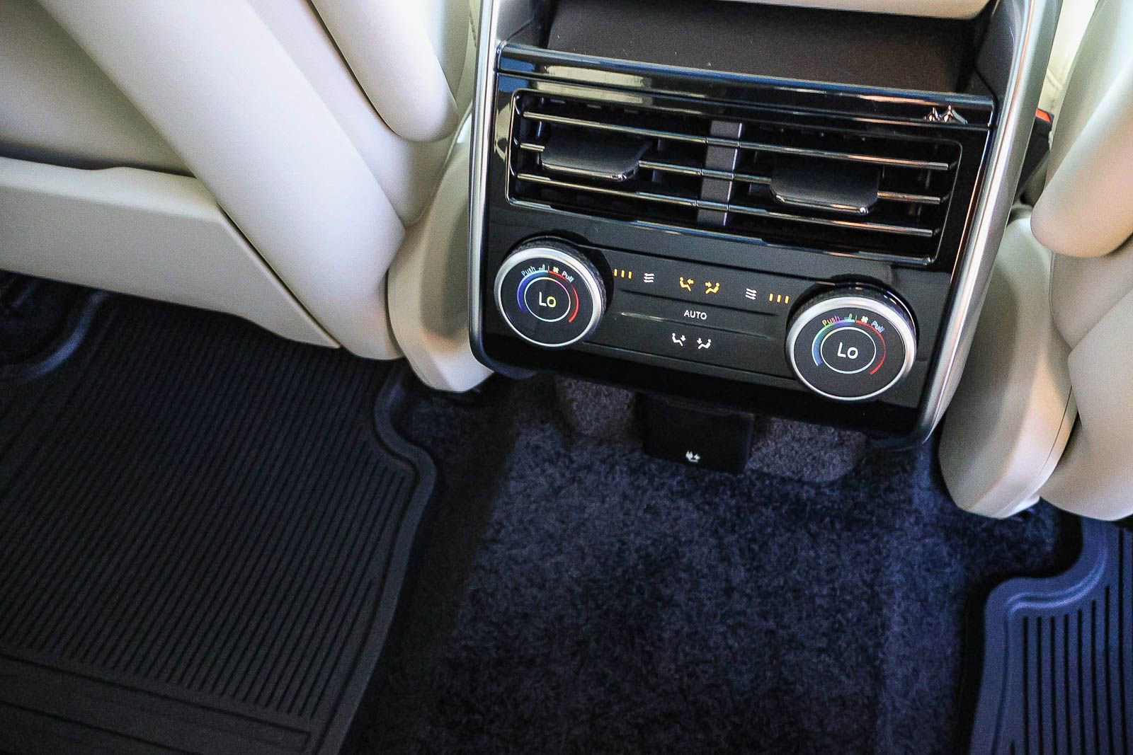 New 2026 Land Rover Range Rover Long Wheelbase SE image 22