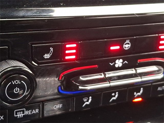 Used 2023 Jeep Grand Cherokee L Laredo image 25