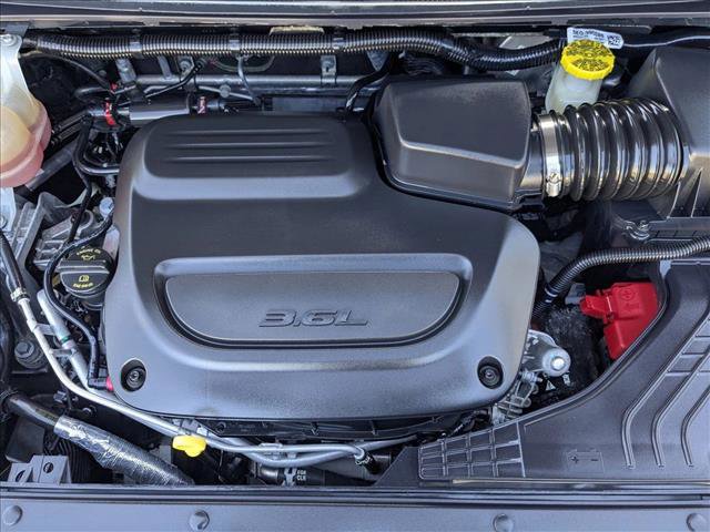 Used 2022 Chrysler Voyager LX image 22