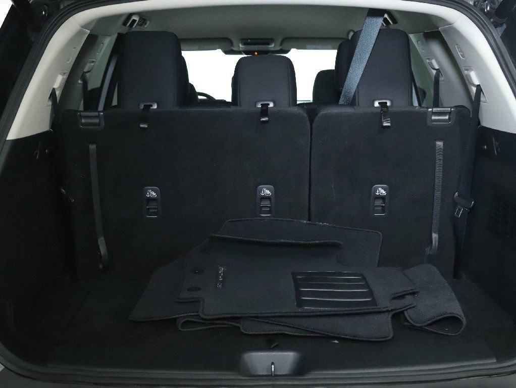 Used 2025 Nissan Pathfinder SV image 32