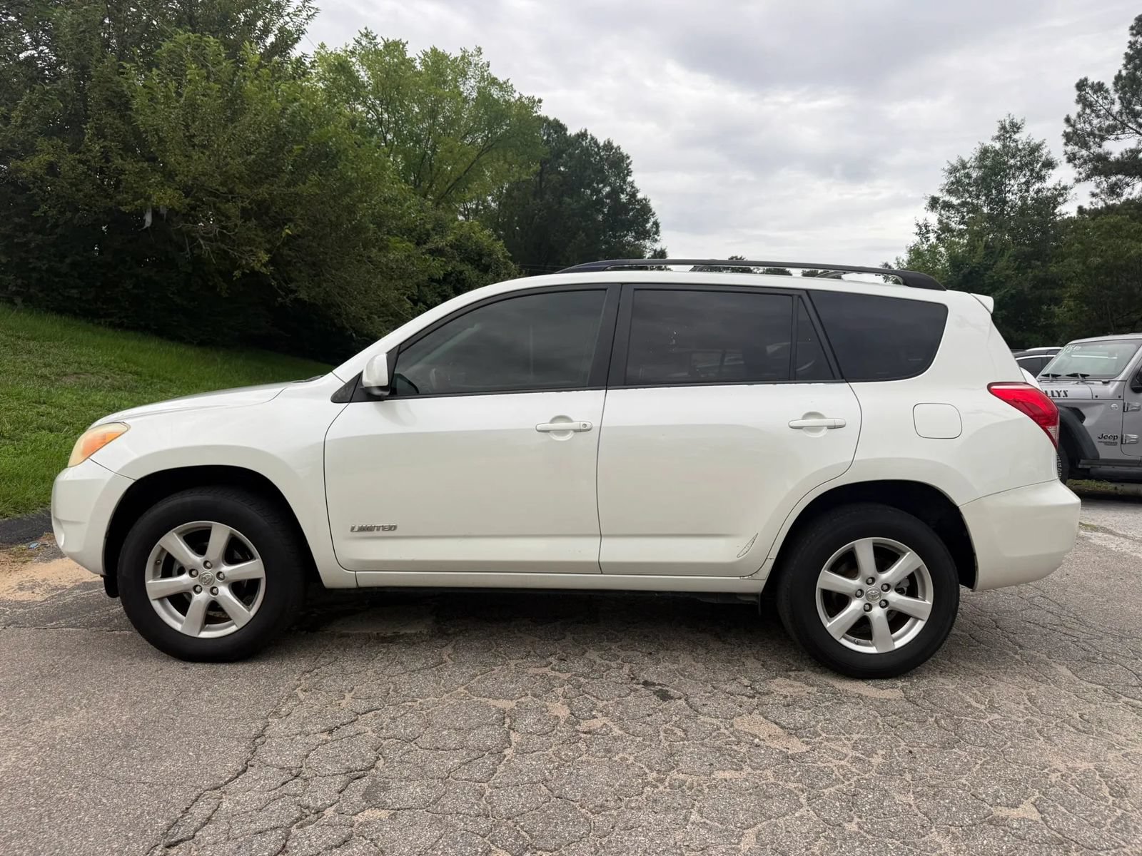 Used 2008 Toyota RAV4 Limited FWD image 4