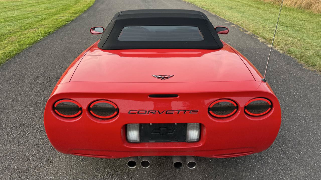 Used 2001 Chevrolet Corvette Convertible w/ Preferred Equipment Group1 RWD image 22