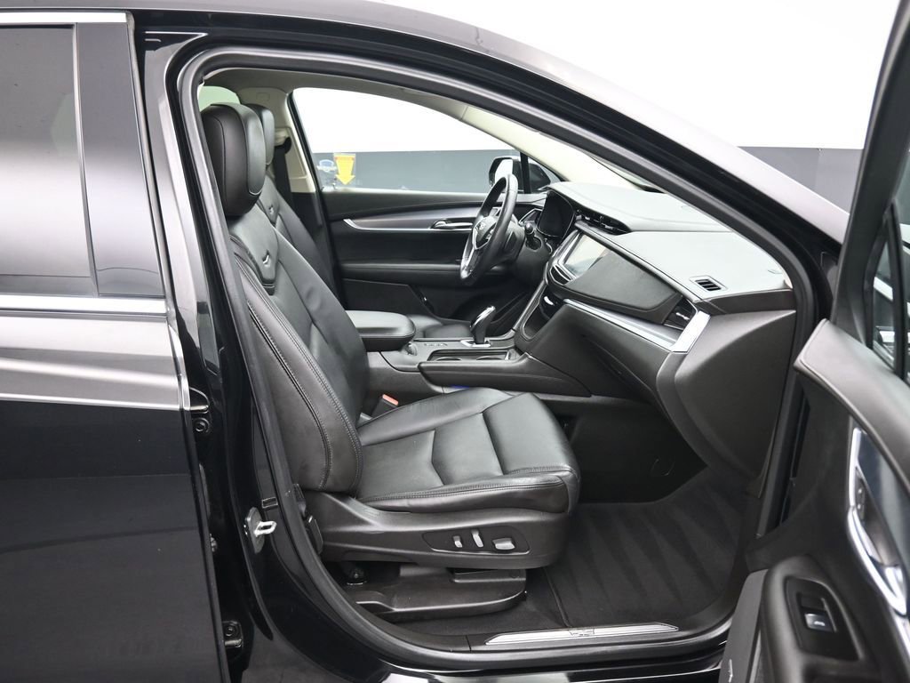 Used 2017 Cadillac XT5 Luxury w/ LPO, Wheel Lock Package image 39