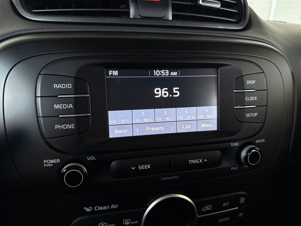 Used 2017 Kia Soul + image 11