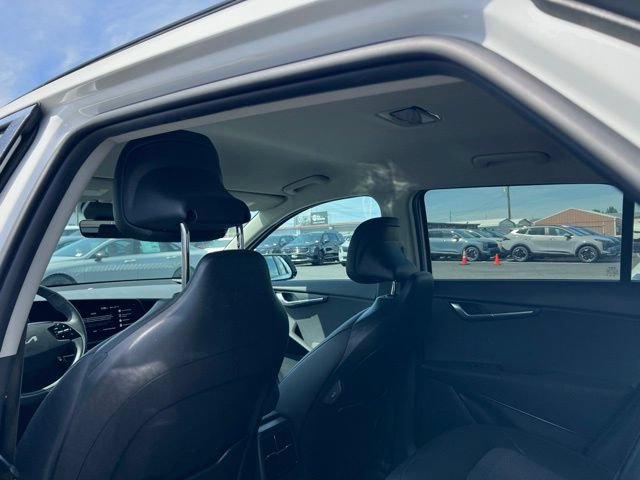 Certified 2025 Kia Niro Wind w/ Wind Preserve Package FWD image 9