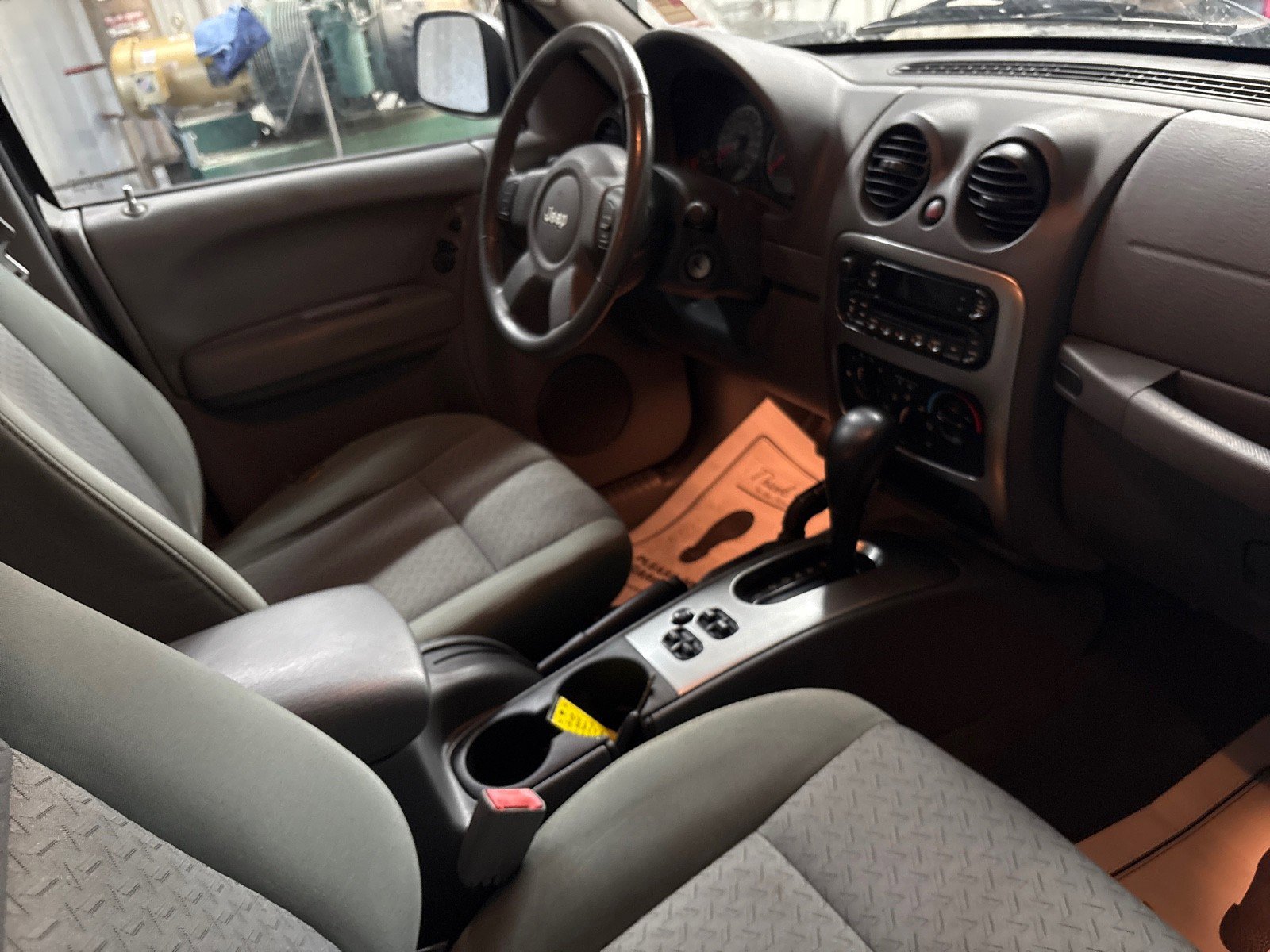Used 2005 Jeep Liberty Renegade image 8