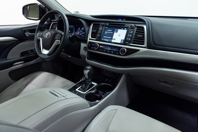 Used 2016 Toyota Highlander XLE image 26