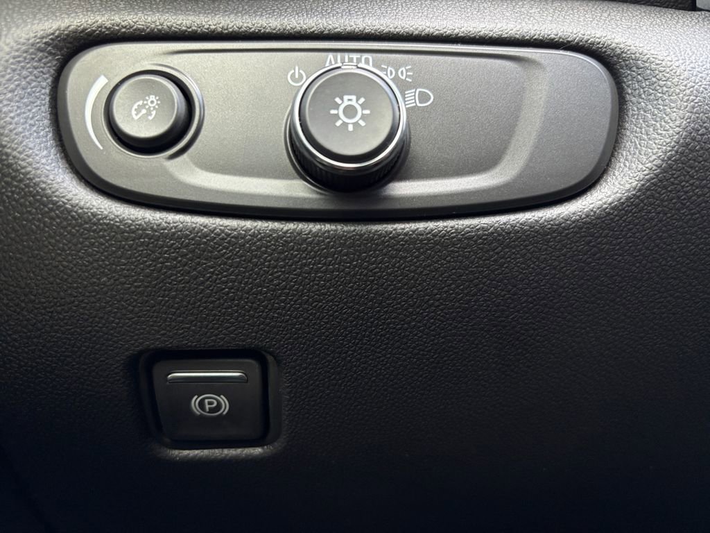 New 2025 Chevrolet Blazer LT w/ Convenience Package image 28